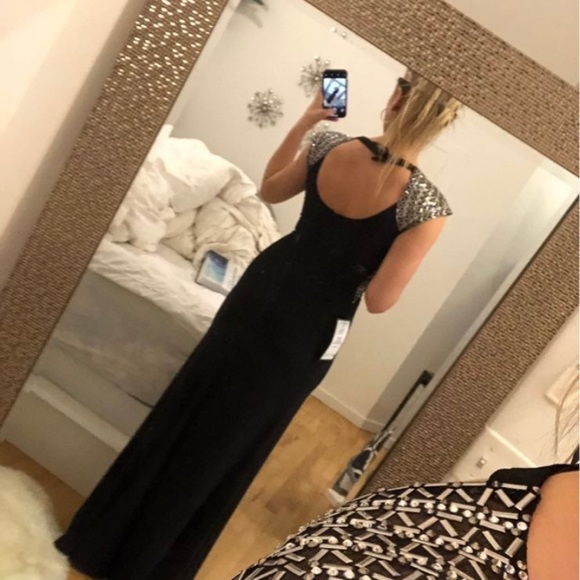 Black formal gown - Picture 3 of 6